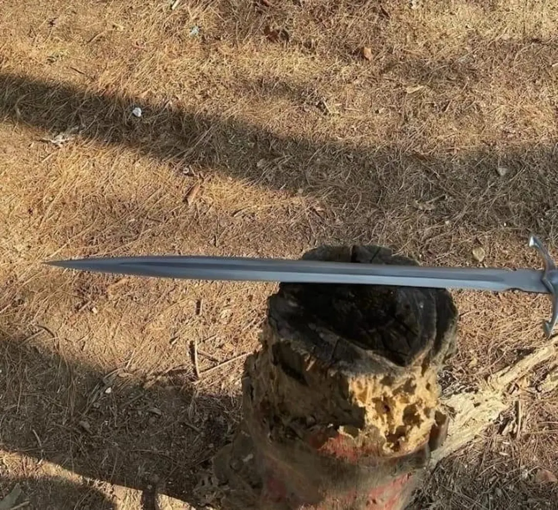 Hand-Forged Carbon Steel Sword | 36" Full Tang Rosewood Handle Blade - Image 3