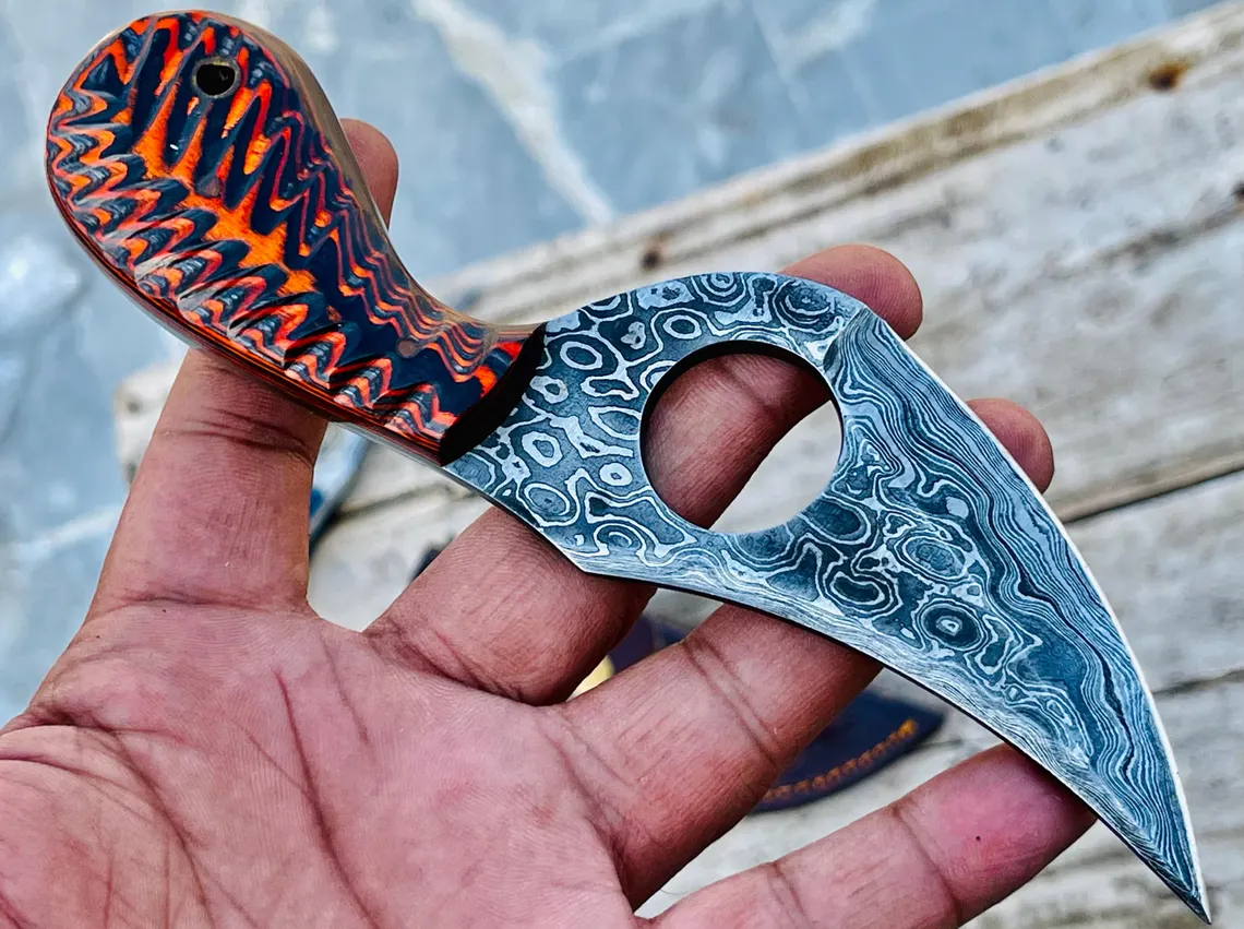 Handmade Damascus Steel Hunting Knife Forged Camping Skinning Knife New Year Gift for Him - Image 2