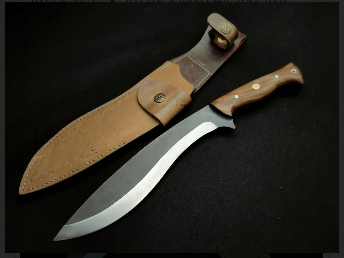 Handmade Gurkha Kukri Knife: Full Tang Blade, Walnut Grip, Custom Engraved - Image 5